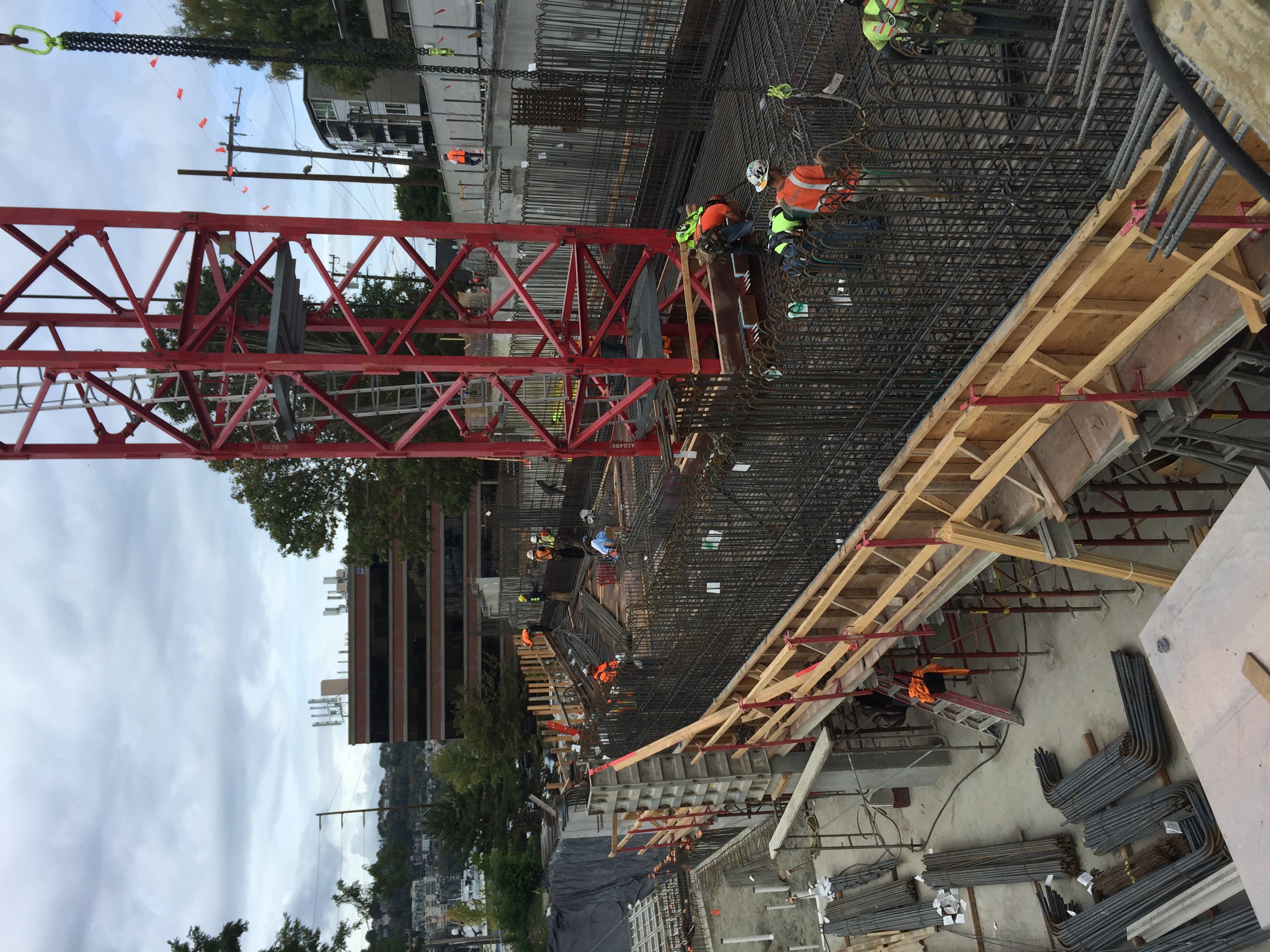Post-tensioned vault concrete construction